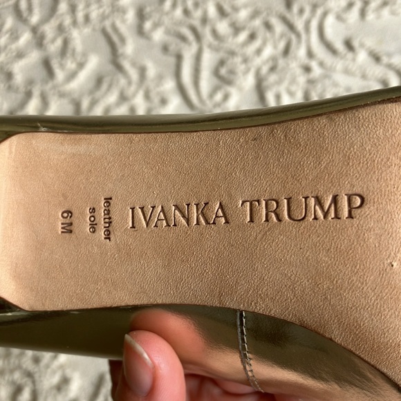 Ivanka Trump 6M leather sole gold heel - Picture 8 of 8
